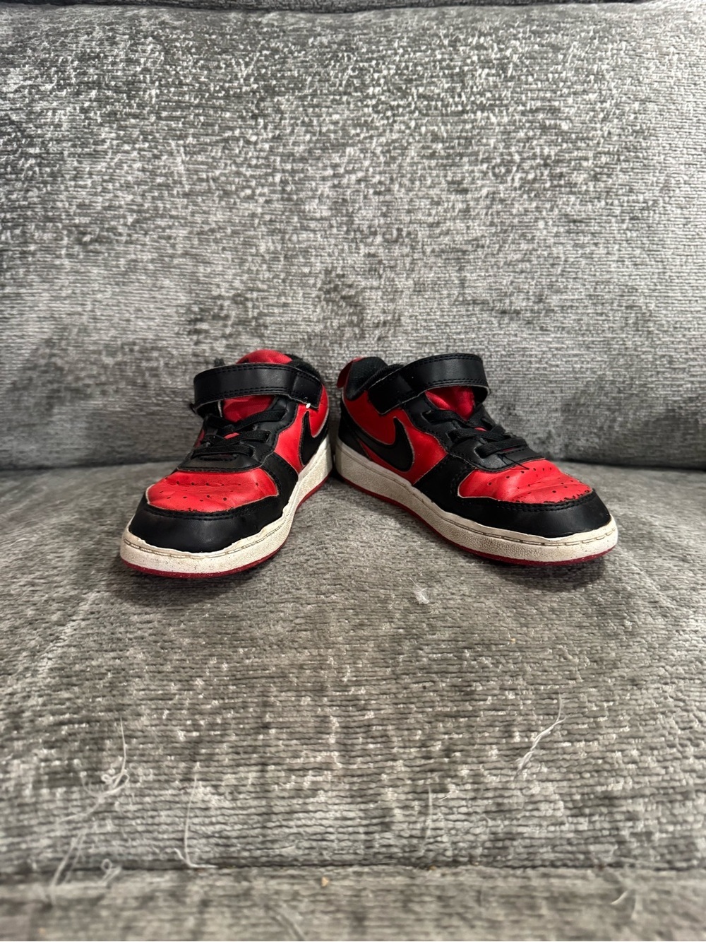 Nike Kids Black and Red Low-Top Sneakers with Velcro Strap Size 10C
